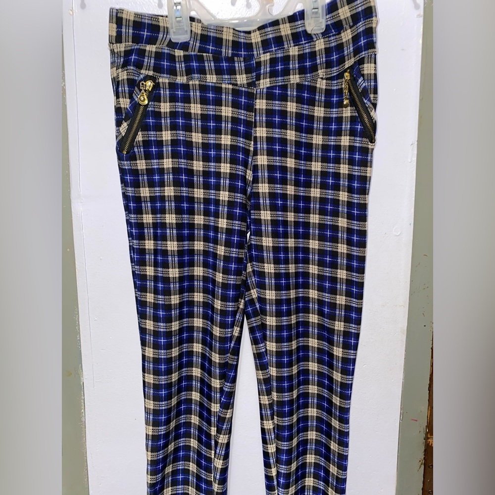 Used, Size S-M has only been worn once. Soft inside legging